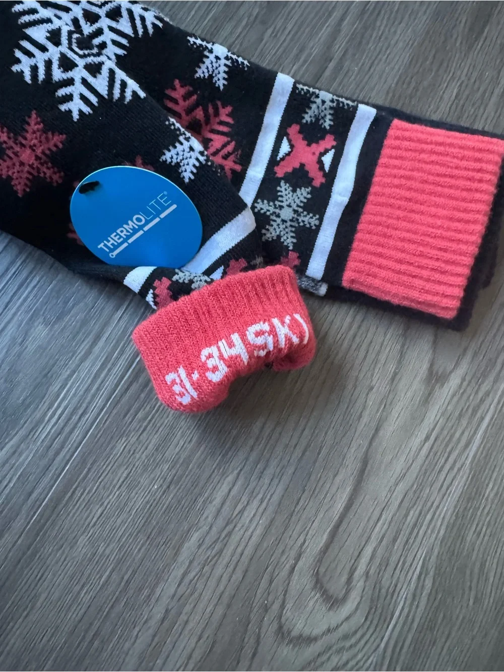 Columbia Thermolite Women's Black & red Snowflake Ski Socks